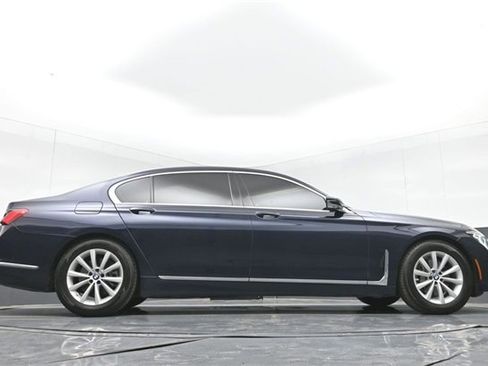 Used 2020 BMW 740i xDrive 740i xDrive w/ Cold Weather Package image 57