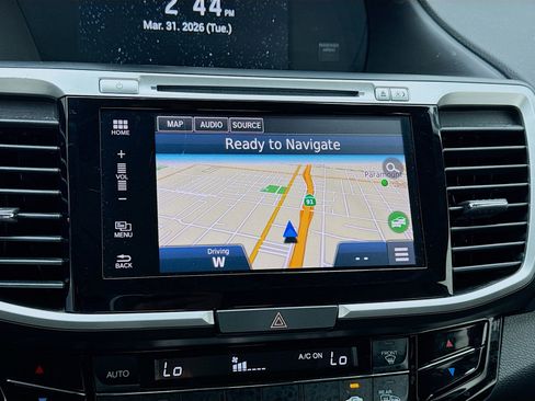 Used 2017 Honda Accord Touring image 9