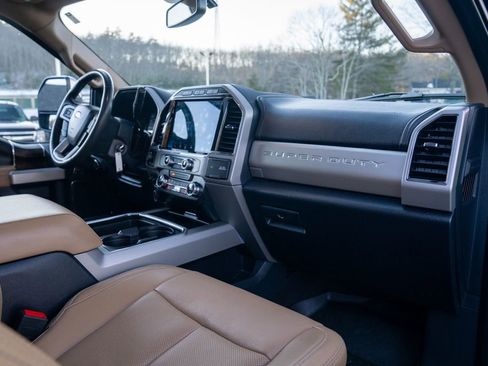 Used 2022 Ford F250 Lariat w/ Chrome Package image 10