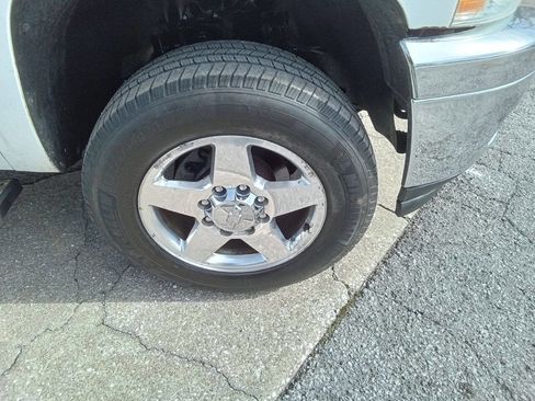 Used 2011 Chevrolet Silverado 2500 LT w/ Interior Plus Package image 13