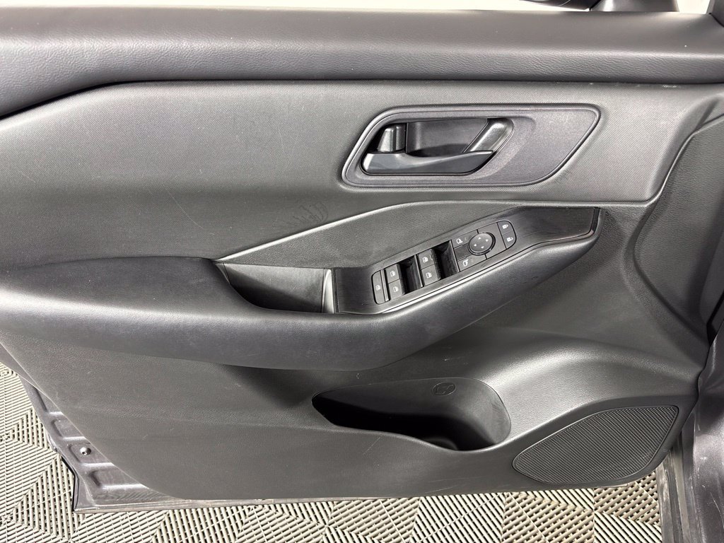 Used 2024 Nissan Rogue S AWD/4WD image 28