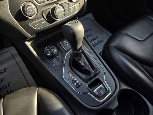 Used 2019 Jeep Cherokee Trailhawk w/ Cold Weather Group image 23