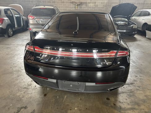 Used 2013 Lincoln MKZ FWD image 4