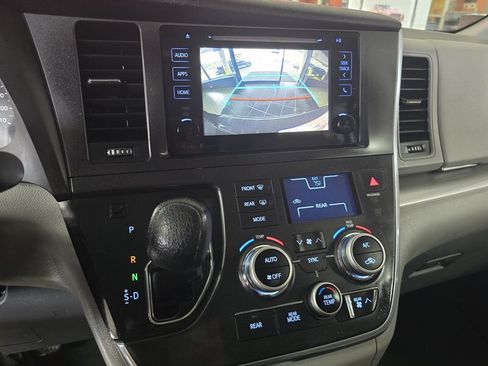 Used 2015 Toyota Sienna LE FWD image 26