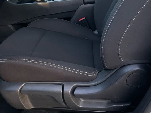 Used 2023 Nissan Rogue S image 22