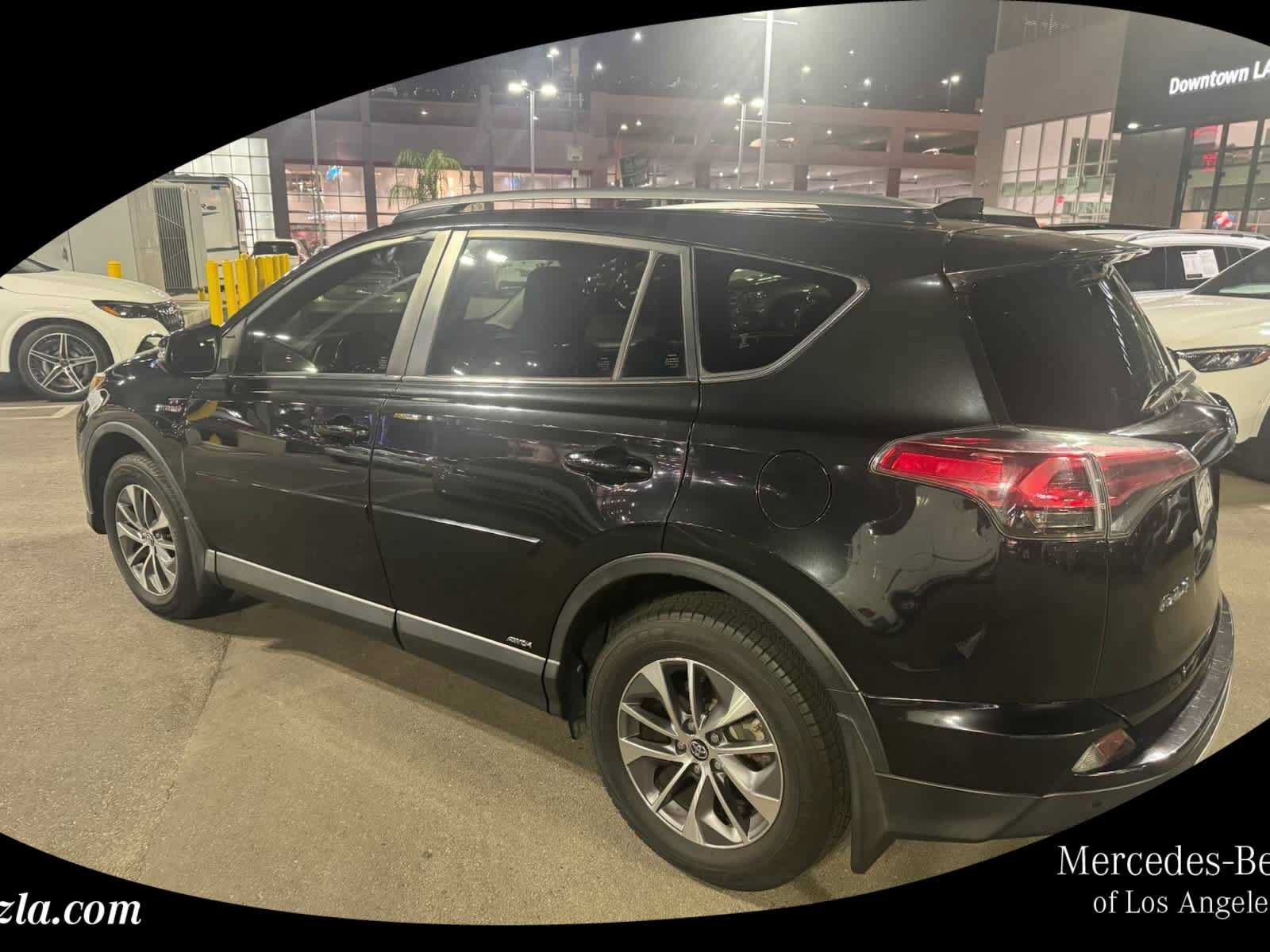 Used 2018 Toyota RAV4 XLE w/ Convenience Package AWD/4WD image 2