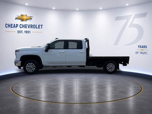 Used 2024 Chevrolet Silverado 2500 LT w/ Convenience Package AWD/4WD image 2