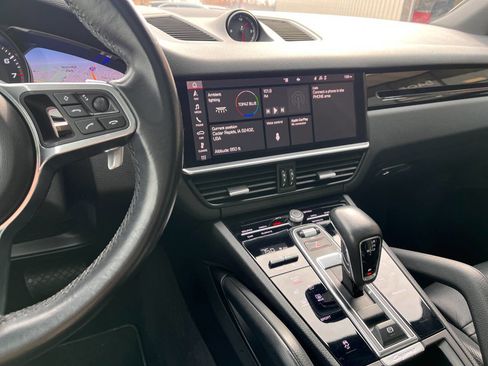 Used 2020 Porsche Cayenne image 12