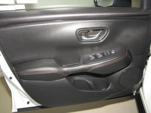 Certified 2024 Honda HR-V Sport image 9
