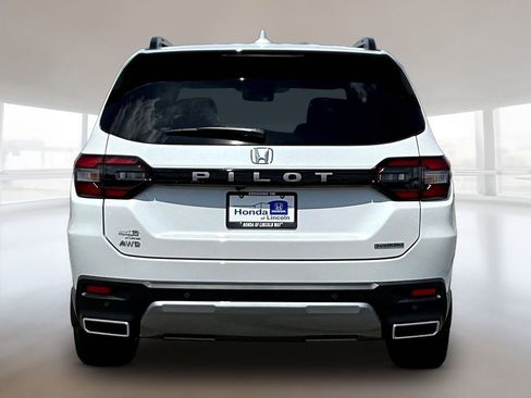 New 2026 Honda Pilot Touring image 4