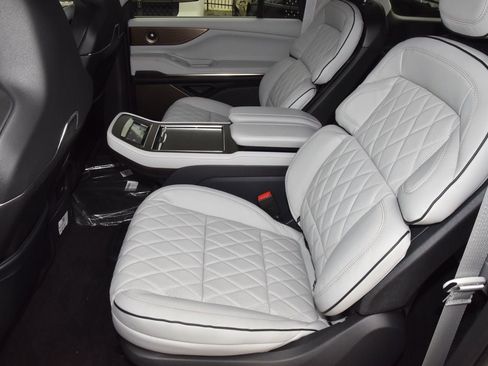 New 2026 Lincoln Navigator L Black Label AWD/4WD image 14