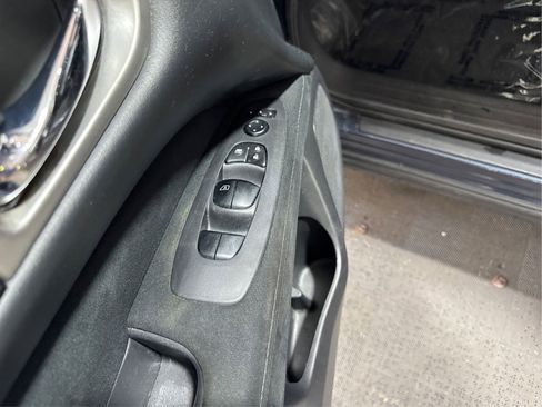 Used 2014 Nissan Pathfinder S FWD image 24