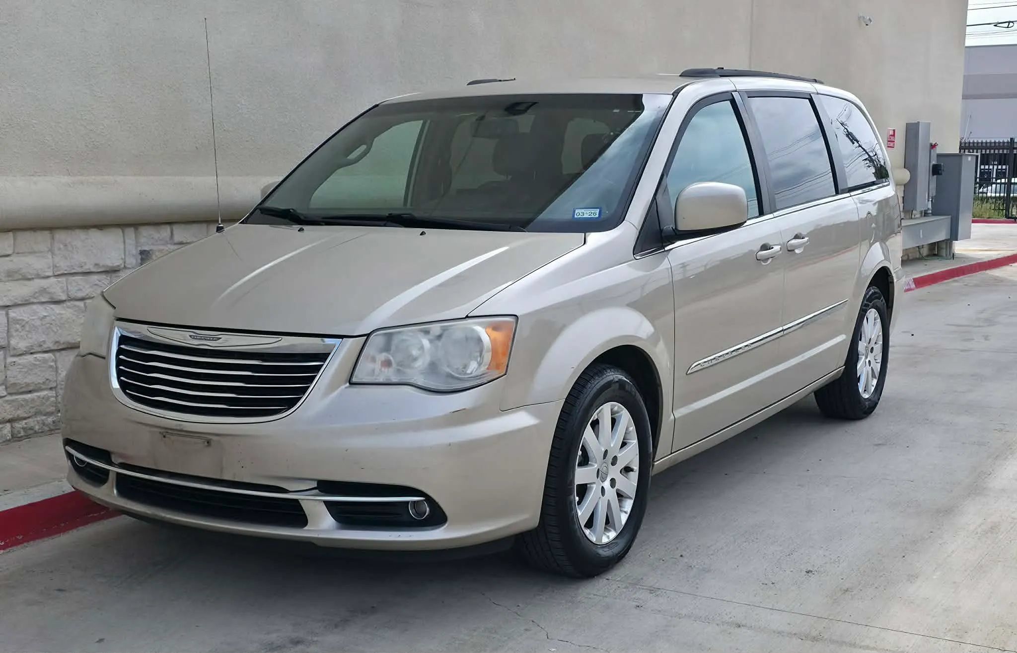 Used 2014 Chrysler Town & Country Touring FWD image 5