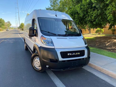 Used 2022 RAM ProMaster 2500 w/ Convenience Group FWD image 2