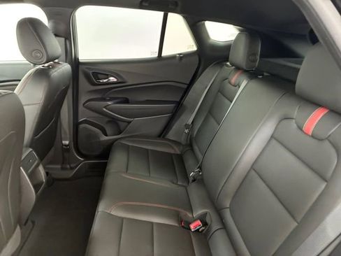 Certified 2025 Chevrolet Trax RS w/ Sunroof Package FWD image 18