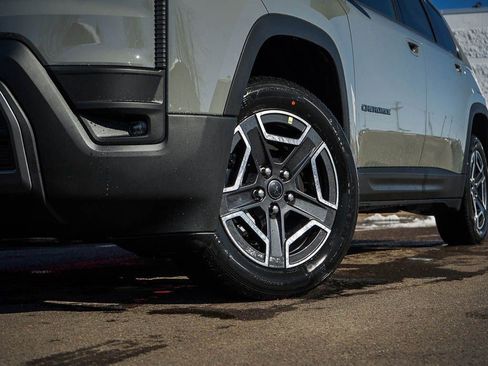 New 2026 Jeep Cherokee Laredo AWD/4WD image 6