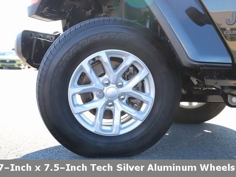 Used 2023 Jeep Gladiator Sport image 2