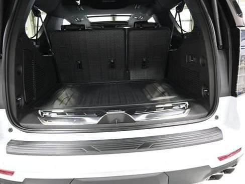 New 2026 Chevrolet Suburban High Country AWD/4WD image 32