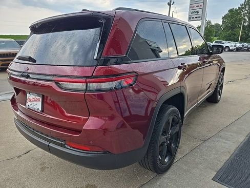 Used 2023 Jeep Grand Cherokee Altitude AWD/4WD image 10