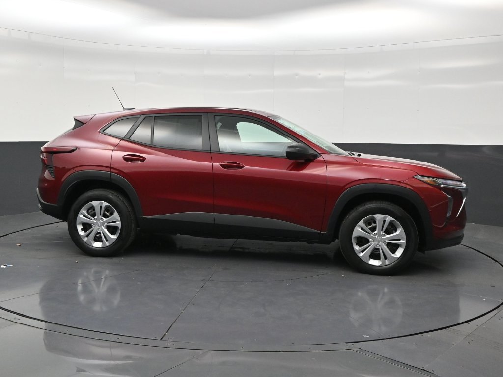 Used 2025 Chevrolet Trax LS FWD image 6