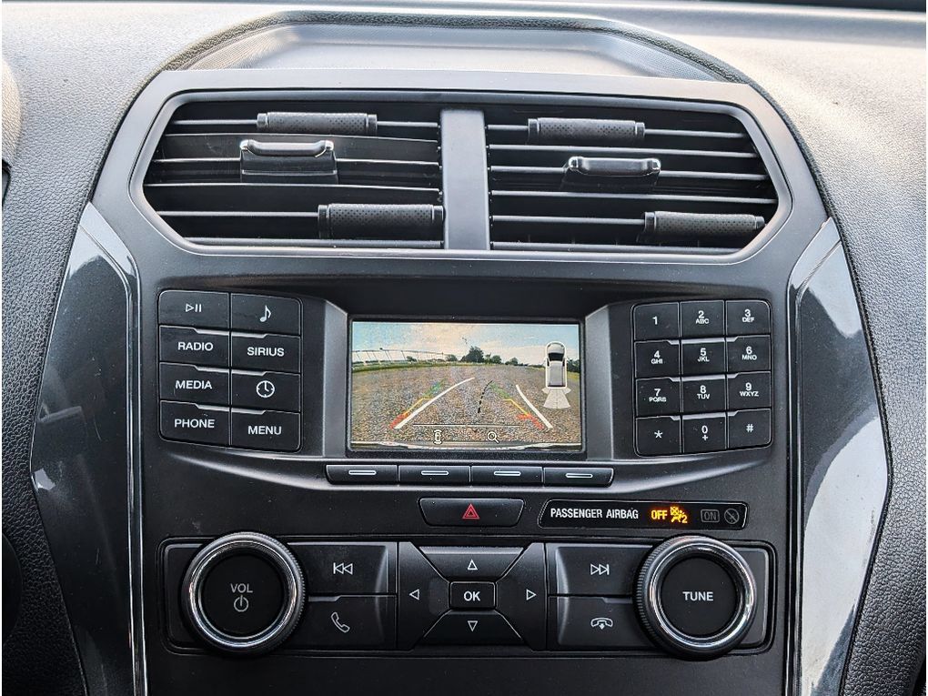 Used 2018 Ford Explorer XLT AWD/4WD image 26