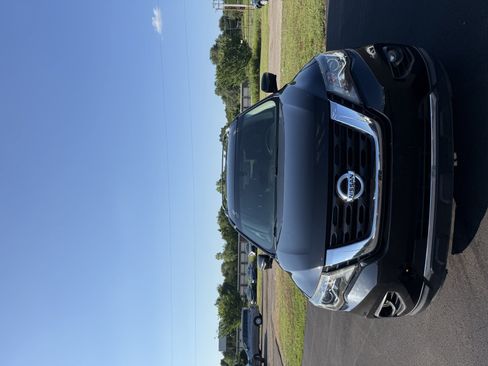 Used 2020 Nissan Pathfinder Platinum FWD image 1