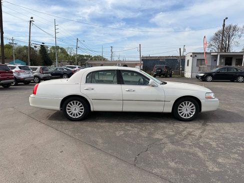 Used 2004 Lincoln Town Car Ultimate image 7
