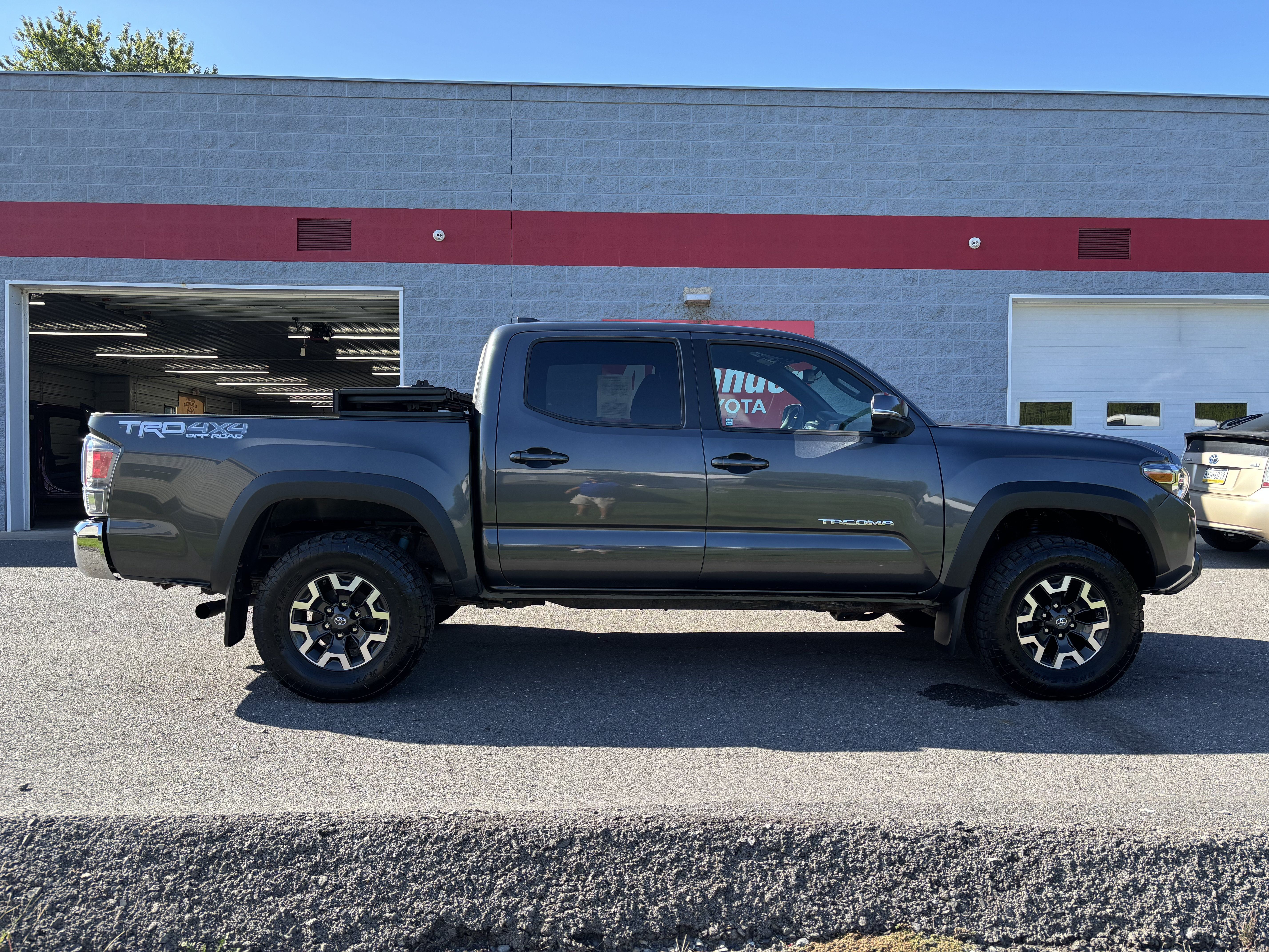 Used 2020 Toyota Tacoma TRD Off-Road AWD/4WD image 2