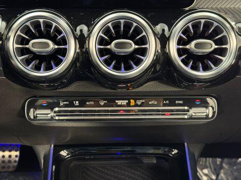 Used 2021 Mercedes-Benz GLB 35 AMG 4MATIC image 31