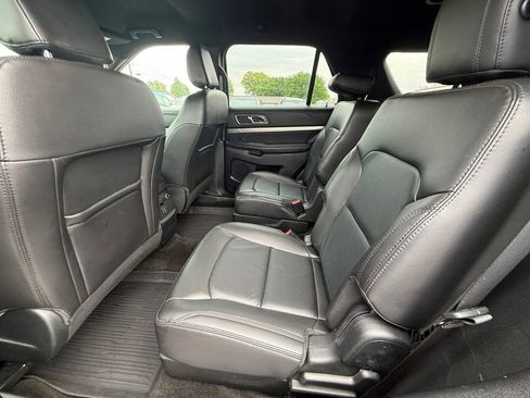 Used 2018 Ford Explorer XLT w/ Equipment Group 202A AWD/4WD image 23