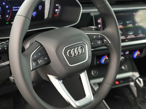 New 2025 Audi Q3 2.0T Premium image 16