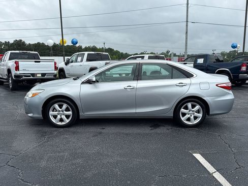 Used 2017 Toyota Camry LE FWD image 9
