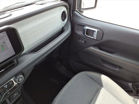 Used 2025 Jeep Wrangler Unlimited Sahara AWD/4WD image 34