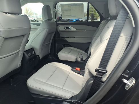 Used 2026 Ford Explorer Active w/ Active Comfort Package AWD/4WD image 8