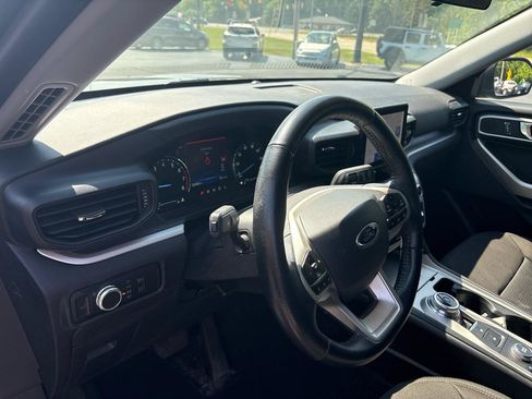 Used 2023 Ford Explorer XLT AWD/4WD image 7