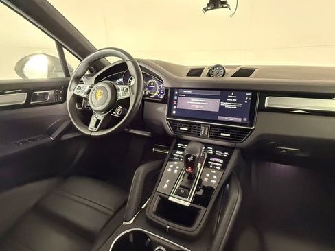 Used 2023 Porsche Cayenne Turbo AWD/4WD image 17