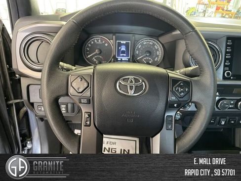Used 2022 Toyota Tacoma TRD Off-Road w/ Technology Package AWD/4WD image 15