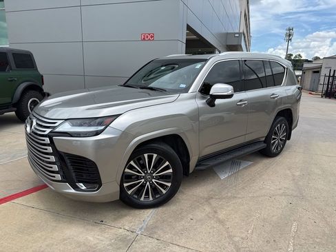 Used 2022 Lexus LX 600 4WD image 1