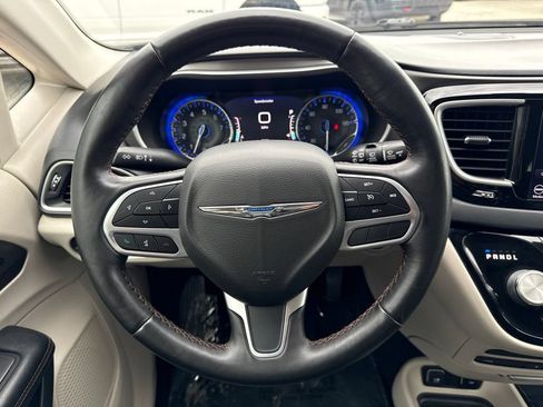 Used 2020 Chrysler Pacifica Touring-L Plus FWD image 24