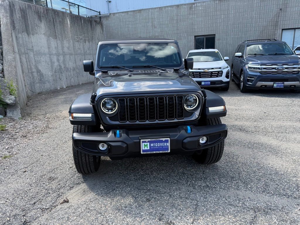 Used 2024 Jeep Wrangler Unlimited w/ Convenience Group AWD/4WD image 10