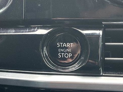 Certified 2025 Nissan Pathfinder SL image 9