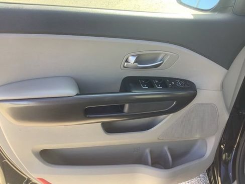 Used 2018 Kia Sedona LX w/ LX Essentials Premium Package FWD image 10