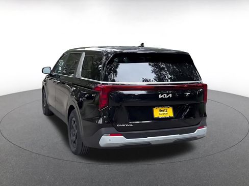 Used 2026 Kia Carnival FWD image 11