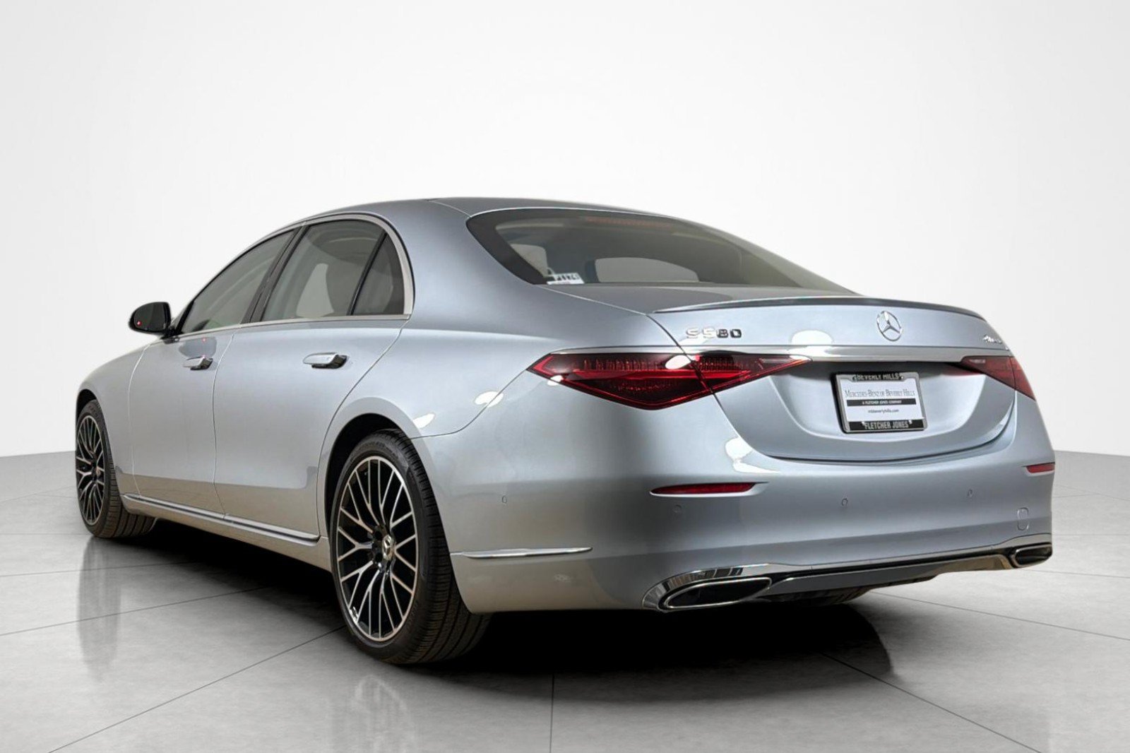 Used 2024 Mercedes-Benz S 580 4MATIC Sedan image 3
