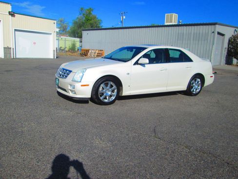 Used 2006 Cadillac STS 4dr Sdn V8 w/ Preferred Equipment Group image 1