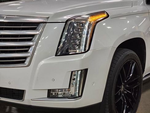 Used 2017 Cadillac Escalade Platinum image 14