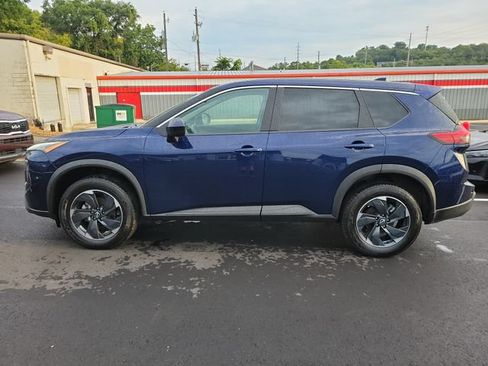 Used 2024 Nissan Rogue SV AWD/4WD image 4