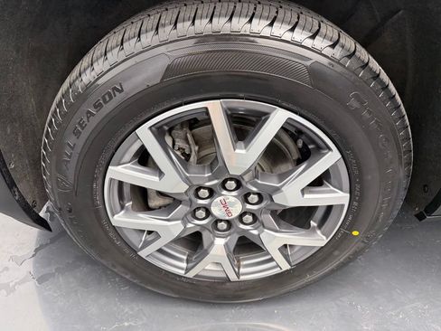 Used 2023 GMC Acadia SLT FWD image 39