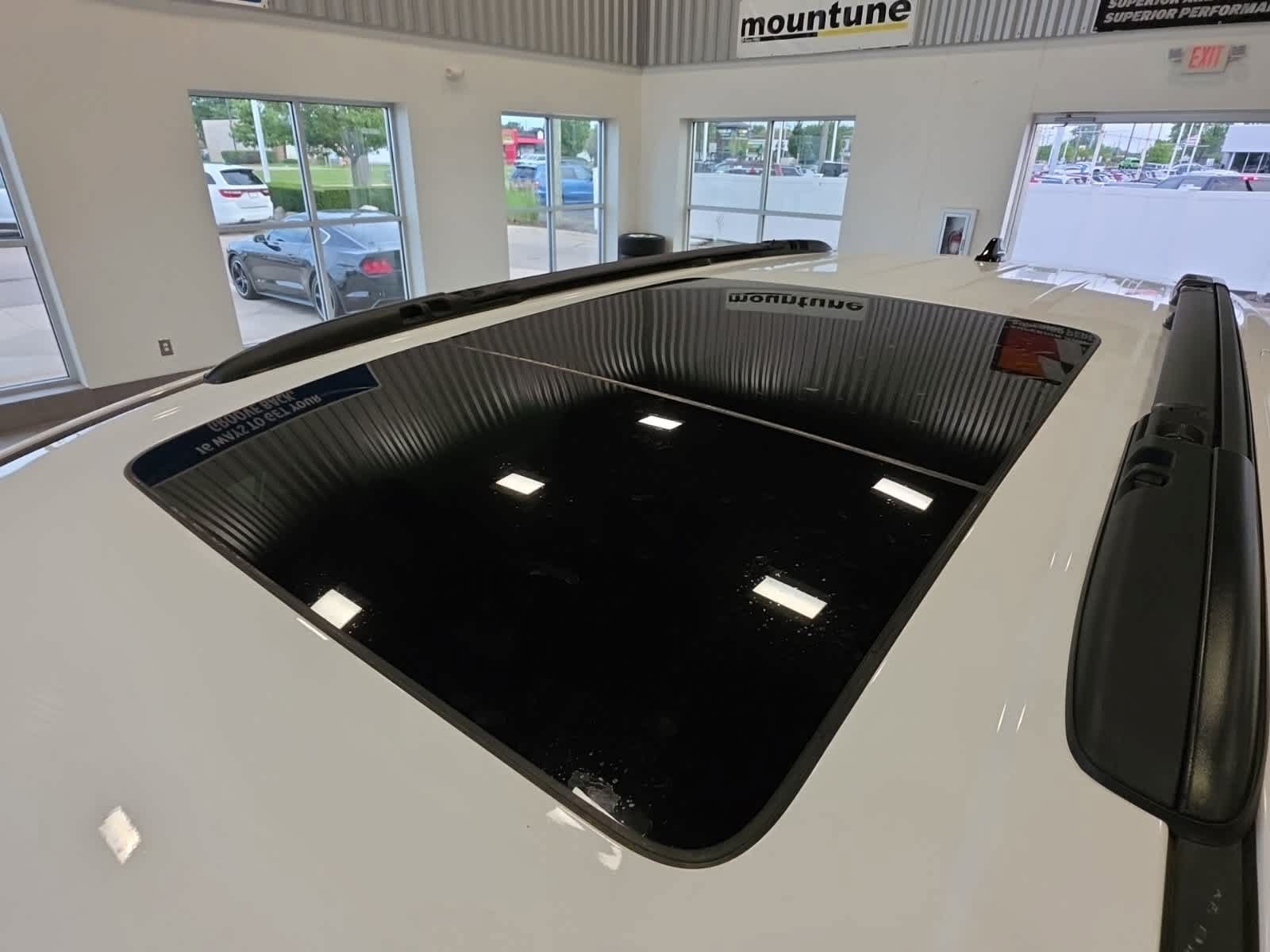 Used 2025 Chrysler Pacifica Limited FWD image 19