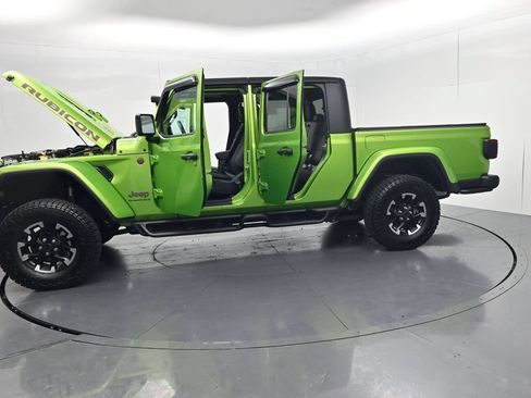 Used 2025 Jeep Gladiator Rubicon w/ Convenience Group AWD/4WD image 61